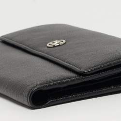 مملوكة مسبقًا Chanel CC Black Leather Trifold Wallet