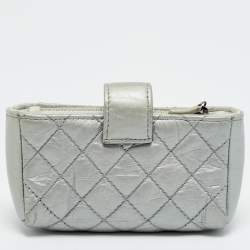 مملوكة مسبقًا Chanel CC O Silver Quilted Leather Phone Pouch