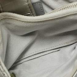 مملوكة مسبقًا Chanel CC O Silver Quilted Leather Phone Pouch