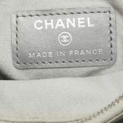 مملوكة مسبقًا Chanel CC O Silver Quilted Leather Phone Pouch