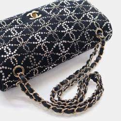Pre Owned حقيبة شانيل كلاسيك قلاب مزدوج مخمل أسود مرصعة بالكريستال وحجم متوسط