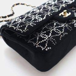 Pre Owned حقيبة شانيل كلاسيك قلاب مزدوج مخمل أسود مرصعة بالكريستال وحجم متوسط