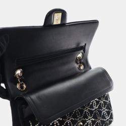 Pre Owned حقيبة شانيل كلاسيك قلاب مزدوج مخمل أسود مرصعة بالكريستال وحجم متوسط