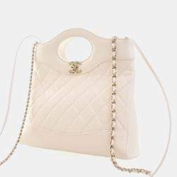 Pre Owned حقيبة تسوق شانيل ميني جلد خروف لامع 31