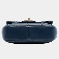 Pre Owned حقيبة رفرف شانيل جلْد حَمَل مُبَطَّن أَزْرَق صغير In The Loop