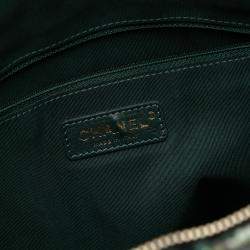 Pre Owned حقيبة هوبو شانيل نمط غير رسمي قماش مبطن عجل معتق أسود أخضر وتويد