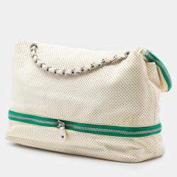 مملوكة مسبقًا حقيبة كتف شانيل جلد العجل الأبيض مثقبة قابلة للتوسيع