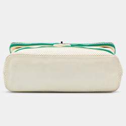 مملوكة مسبقًا حقيبة كتف شانيل جلد العجل الأبيض مثقبة قابلة للتوسيع