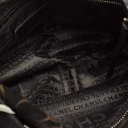 Pre Owned حقيبة شانيل كاميليا من جلد الشوكولاتة البني السويدي عملية كتف