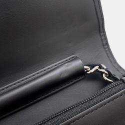 مملوكة مسبقًا محفظة بسلسلة شانيل كامبون جلد خروف سوداء