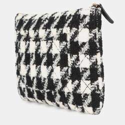 Pre Owned Chanel Cc Logo Clutch Bag Black/White Tweed