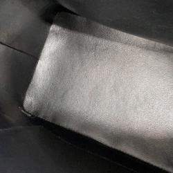 Pre Owned حقيبة شانيل ميداليون جلد كافيار أسود