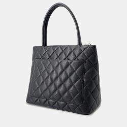 Pre Owned حقيبة شانيل ميداليون جلد كافيار أسود