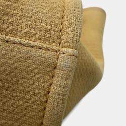 مملوكة مسبقًا حقيبة شانيل دوفيل توت قماش بيج مقاس ميديوم