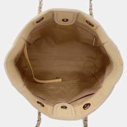 مملوكة مسبقًا حقيبة شانيل دوفيل توت قماش بيج مقاس ميديوم