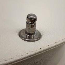 مملوكة مسبقًا Chanel Boy Chanel Chain Shoulder Bag White Caviar Leather