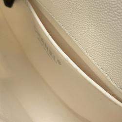 مملوكة مسبقًا Chanel Boy Chanel Chain Shoulder Bag White Caviar Leather