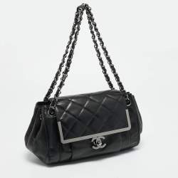 مملوكة مسبقًا حقيبة كتف شانيل جلد مبطن أسود أكورديون بشعار CC