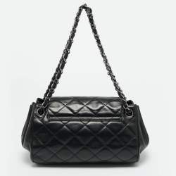 مملوكة مسبقًا حقيبة كتف شانيل جلد مبطن أسود أكورديون بشعار CC