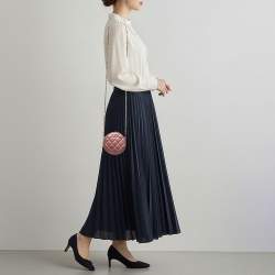 Pre Owned حقيبة كلتش شانيل سلسلة جلد أرجواني مبطن متموج شعار الماركة سي سي