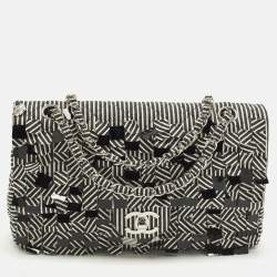 مملوكة مسبقًا حقيبة شانيل كلاسيك جلد أحمر مبطن لامع متوسطة بقلاب مزدوج