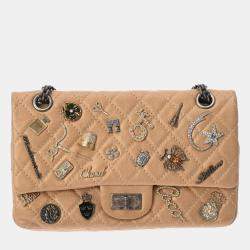 مملوكة مسبقًا Chanel Matelasse 2.55 Chain Shoulder Bag 23Cm Icon Charm Double Flap Beige Gold Calfskin