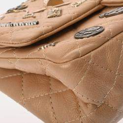 مملوكة مسبقًا Chanel Matelasse 2.55 Chain Shoulder Bag 23Cm Icon Charm Double Flap Beige Gold Calfskin