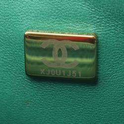 مملوكة مسبقًا Chanel Mini Matelasse Shoulder Bag Lambskin Leather Green