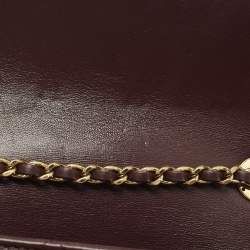 مملوكة مسبقًا حقيبة فلاب جلد مبطن بورجوندي مستطيلة صغيرة جدًا من شانيل