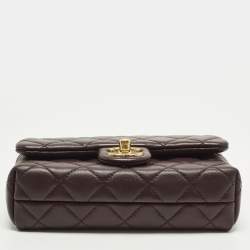 مملوكة مسبقًا حقيبة فلاب جلد مبطن بورجوندي مستطيلة صغيرة جدًا من شانيل