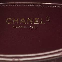 مملوكة مسبقًا حقيبة فلاب جلد مبطن بورجوندي مستطيلة صغيرة جدًا من شانيل