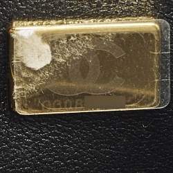 Pre Owned حقيبة شانيل قلاب جلد مبطن لؤلؤ صغيرة مربعة سوداء