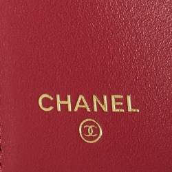 مملوكة مسبقًا Chanel Black Quilted Leather 19 Card Case