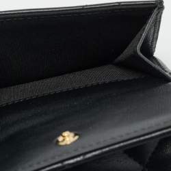 مملوكة مسبقًا Chanel Black Quilted Leather 19 Card Case