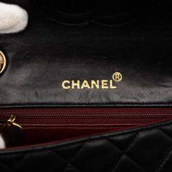 مملوكة مسبقًا حقيبة شانيل سوداء مربعة صغيرة كلاسيك جلد الخروف مع رفرف واحد