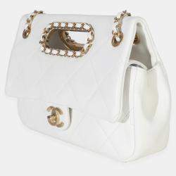 Pre Owned حقيبة شانيل فلاب مصنوعة من جلد الخروف البيضاء "A Real Catch" مبطنة