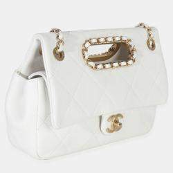 Pre Owned حقيبة شانيل فلاب مصنوعة من جلد الخروف البيضاء "A Real Catch" مبطنة