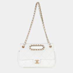 Pre Owned حقيبة شانيل فلاب مصنوعة من جلد الخروف البيضاء "A Real Catch" مبطنة