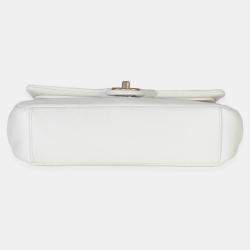 Pre Owned حقيبة شانيل فلاب مصنوعة من جلد الخروف البيضاء "A Real Catch" مبطنة