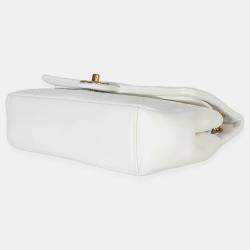 Pre Owned حقيبة شانيل فلاب مصنوعة من جلد الخروف البيضاء "A Real Catch" مبطنة