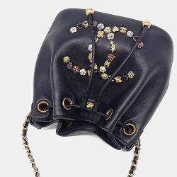 مملوكة مسبقًا حقيبة شانيل جلد سوداء صغيرة دلو