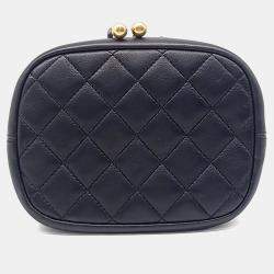 مملوكة مسبقًا حقيبة شانيل جلد سوداء صغيرة دلو