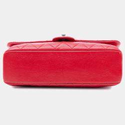 Pre Owned حقيبة شانيلا مغطاة لامعة بحجم متوسط من جلد لامبسكين باللون العنابي روكس