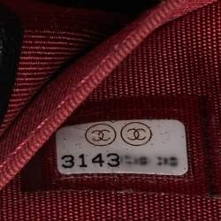 مملوكة مسبقًا محفظة شانيل 19 سلسلة على محفظة جلد مبطن أسود