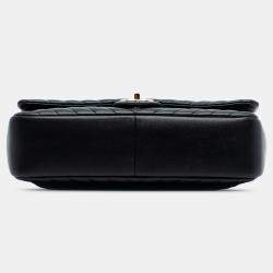 مملوكة مسبقًا Chanel Black CC Chevron Quilted Lambskin Single Flap