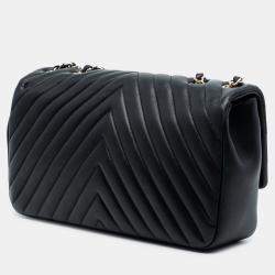 مملوكة مسبقًا Chanel Black CC Chevron Quilted Lambskin Single Flap