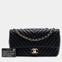 مملوكة مسبقًا Chanel Black CC Chevron Quilted Lambskin Single Flap