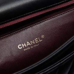 مملوكة مسبقًا Chanel Black CC Chevron Quilted Lambskin Single Flap