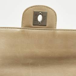 مملوكة مسبقًا Chanel East West Beige Chocolate Bar Quilted Nylon Flap Bag