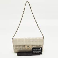 مملوكة مسبقًا Chanel East West Beige Chocolate Bar Quilted Nylon Flap Bag